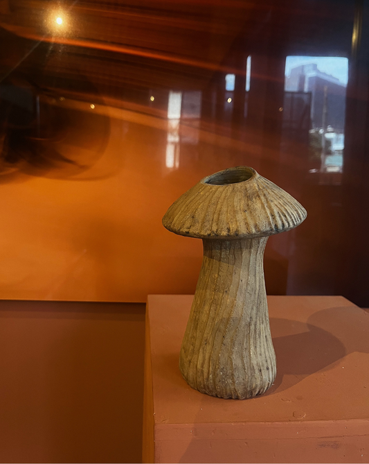 Fungi Vase color Mocha Mousse