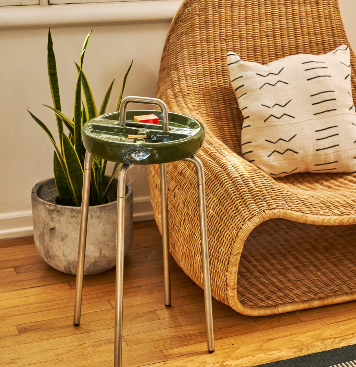 Side Table Ashtray (Color: Verde)
