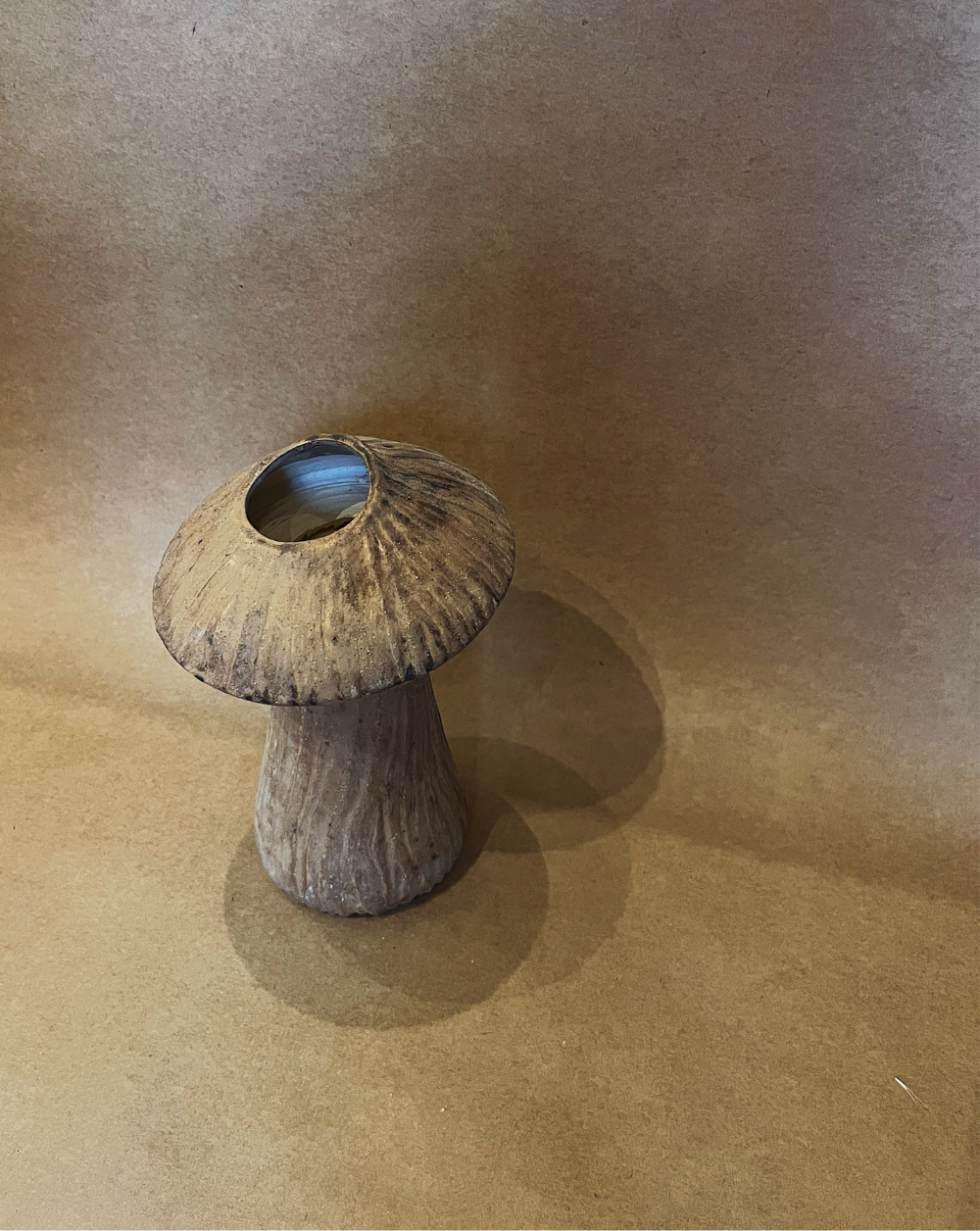 Fungi Vase color Mocha Mousse