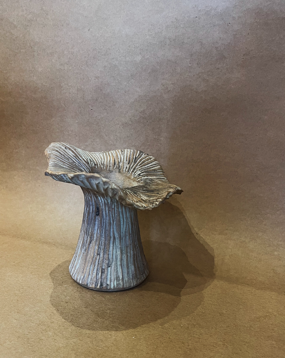 Fungi Fleur Vase color Mocha Mousse